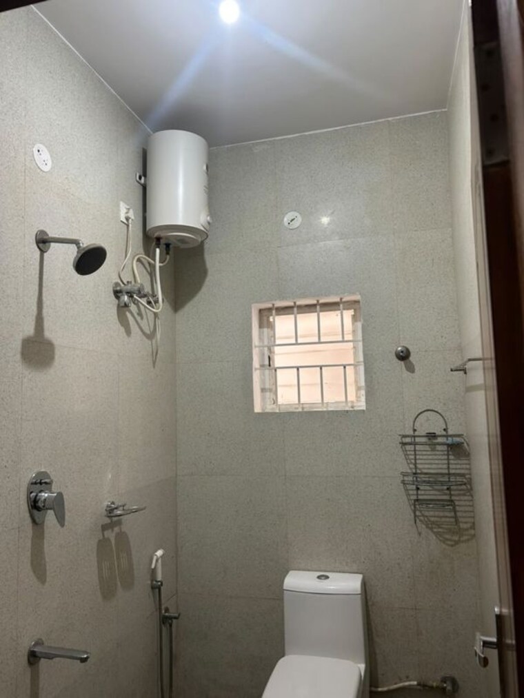 Bathroom, enlite-homes 3 Bedroom 1350 Sq.Ft. Apartment In Amrutahalli Bangalore 10574503