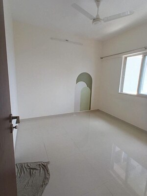 Master Bedroom in 1 BHK Apartment at Omkar Signet, Malad East – for Rent