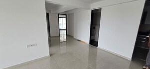 Room in 3 BHK Apartment at DLH Legacy, Juhu – for Rent