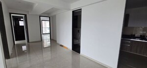 Room in 3 BHK Apartment at DLH Legacy, Juhu – for Rent