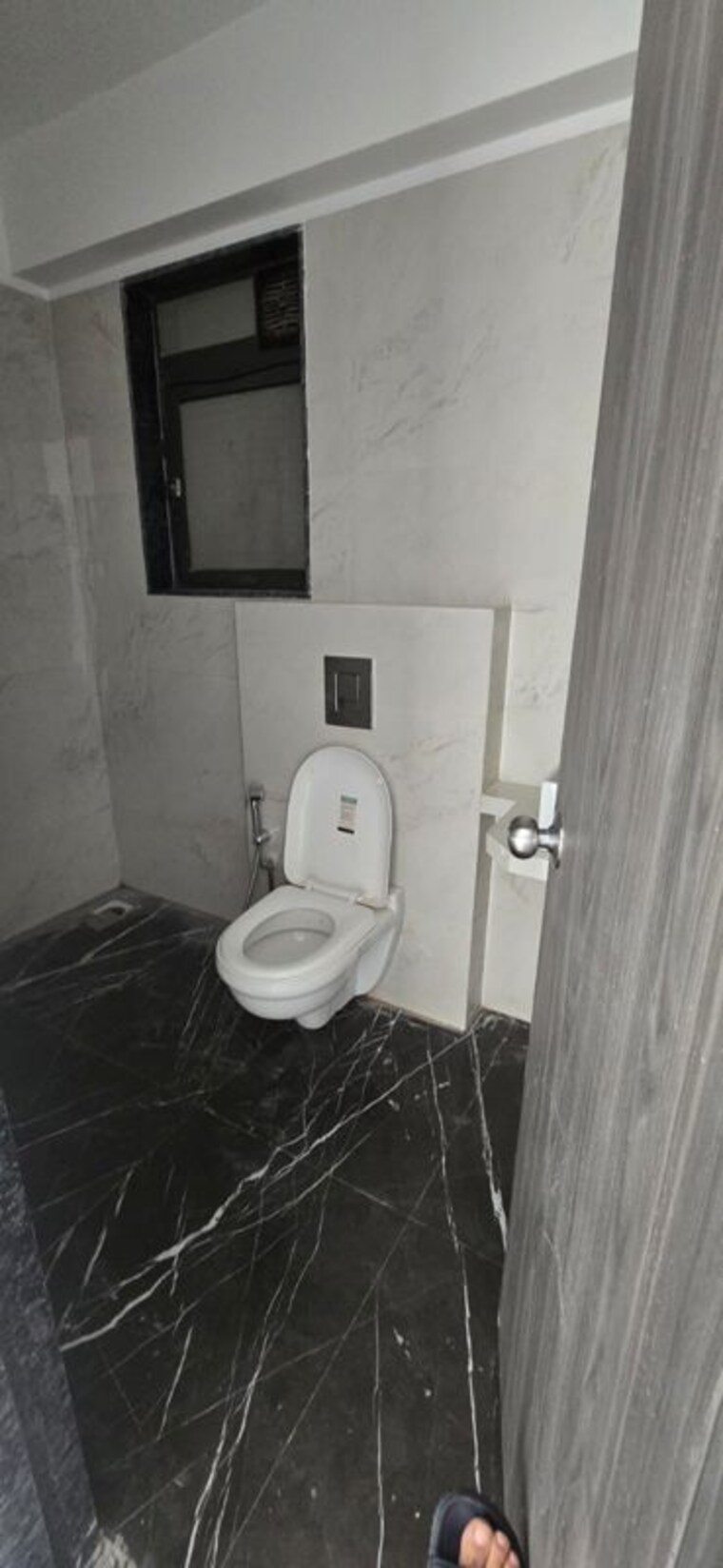 Bathroom, dlh-legacy 3 Bedroom 1250 Sq.Ft. Apartment In Juhu Mumbai 10574537