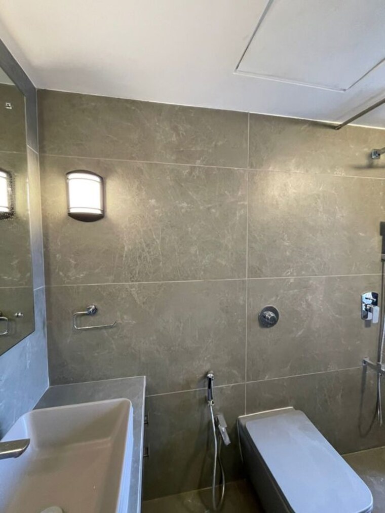 Bathroom, vp road 3 Bedroom 1500 Sq.Ft. Apartment In Vp Road Mumbai 10574554