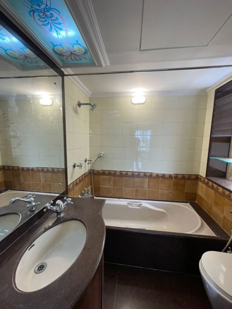 Bathroom, vp road 3 Bedroom 1500 Sq.Ft. Apartment In Vp Road Mumbai 10574554