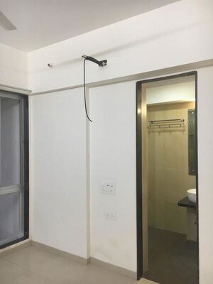 2 BHK Apartment For Rent in Divine Aspen Garden, Goregaon East
