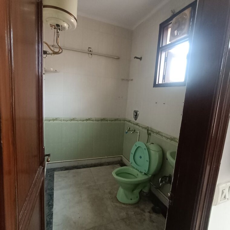 Bathroom, kalkaji 1 Bedroom 500 Sq.Ft. Builder Floor In Kalkaji Delhi 10574582