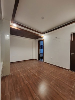 Room in 3 BHK Builder Floor at Green Fields Colony – for Rent