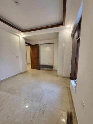 Room in 3 BHK Builder Floor at Green Fields Colony – for Rent