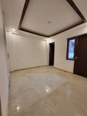 Room in 3 BHK Builder Floor at Green Fields Colony – for Rent