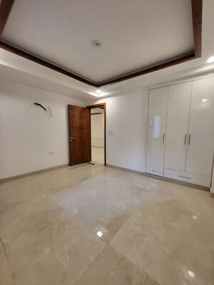 Room in 3 BHK Builder Floor at Green Fields Colony – for Rent