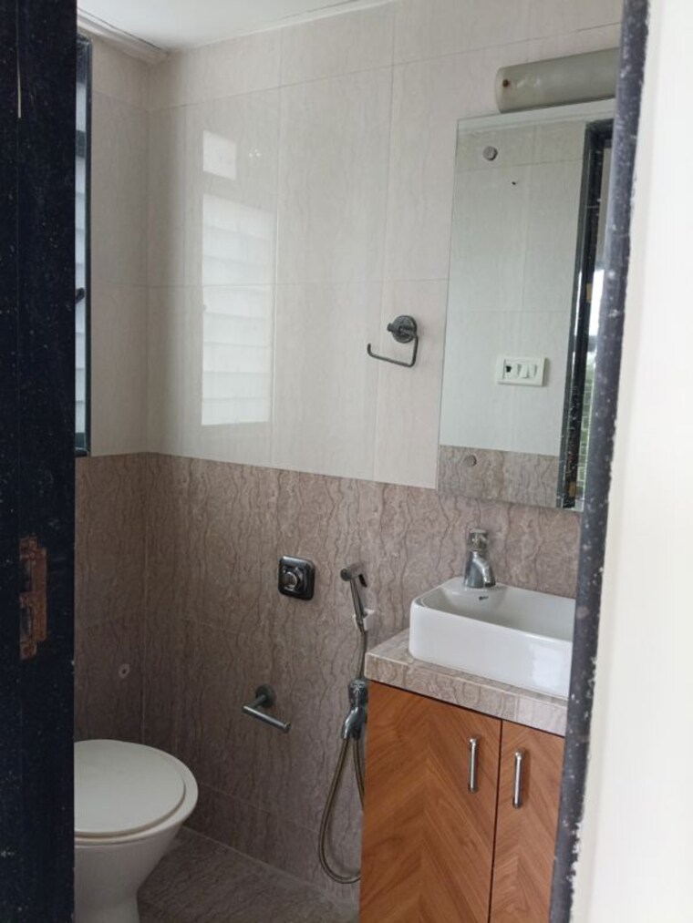 Bathroom, leela-sagar-apartments 2 Bedroom 750 Sq.Ft. Apartment In Andheri West Mumbai 10574578