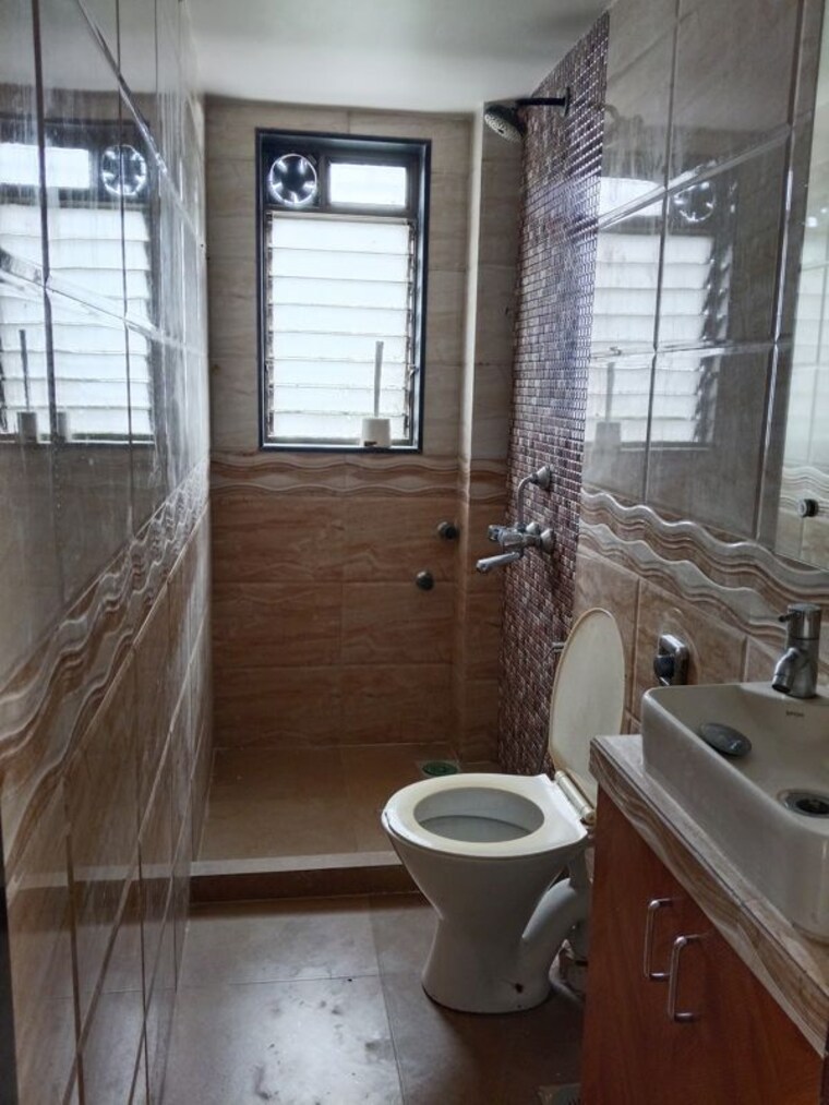 Bathroom, leela-sagar-apartments 2 Bedroom 750 Sq.Ft. Apartment In Andheri West Mumbai 10574578