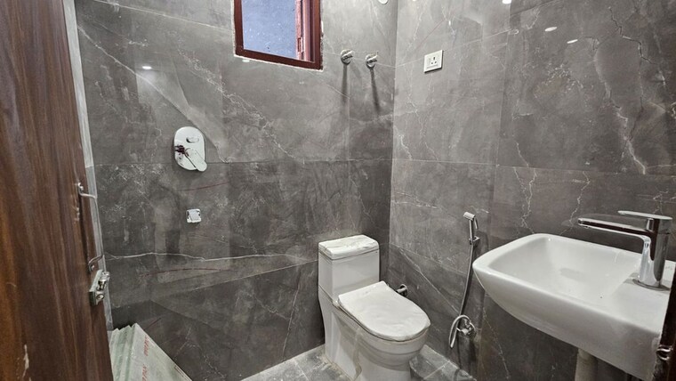 Bathroom, neb sarai 1 Bedroom 500 Sq.Ft. Builder Floor In Neb Sarai Delhi 10574632