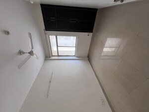 Room in 3 BHK Apartment at Gomti Nagar – for Sale
