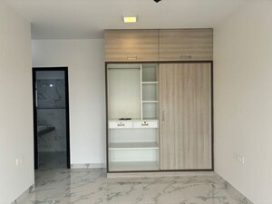 Room in 2 BHK Apartment at Raheja Ridgewood, Goregaon East – for Rent