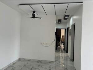 Room in 2 BHK Apartment at Raheja Ridgewood, Goregaon East – for Rent
