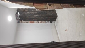 Room in 3.5 BHK Apartment at Raj Grandeur, Powai – for Rent