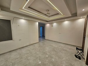 Room in 3 BHK Apartment at Mandi – for Rent