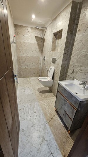 Bathroom in 3 BHK Apartment at Mandi – for Rent