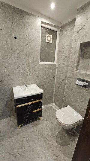 Bathroom in 3 BHK Apartment at Mandi – for Rent