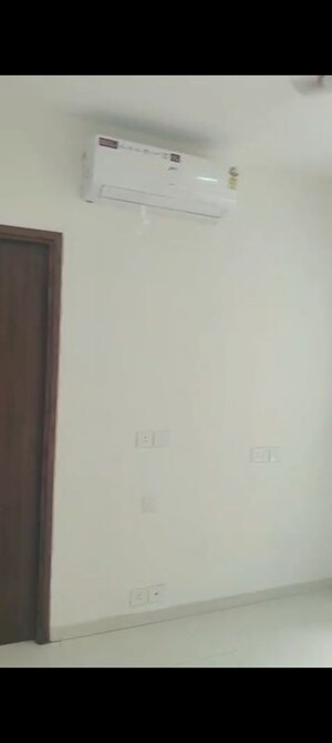 Master Bedroom in 2 BHK Apartment at Kalpataru Vivant, Jogeshwari East – for Rent