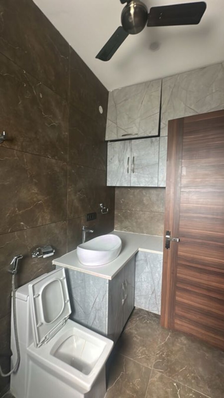 Bathroom, sector 32 4 Bedroom 180 Sq.Yd. Villa In Sector 32 Karnal 10574744