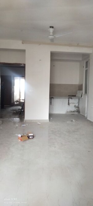 Room in  Apartment at Mahagun My Woods, Sector 16c Greater Noida – for Rent