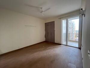 Room in 3 BHK Apartment at Emaar Palm Hills, Sector 77 – for Rent