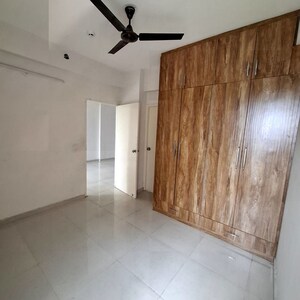 Room in 2 BHK Apartment at Signature Global The Millennia, Sector 37d – for Rent
