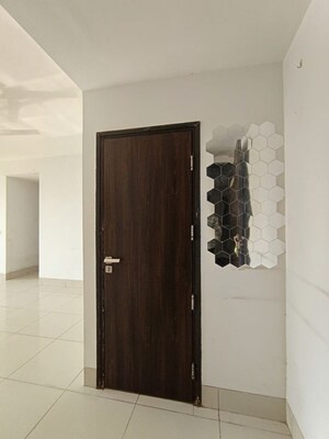 Room in 3.5 BHK Apartment at M3M Escala, Sector 70a – for Rent
