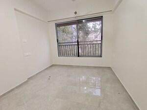 Room in 2.5 BHK Apartment at Sabari Mira, Chembur – for Rent