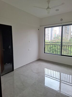 Room in 3 BHK Apartment at Kalpataru Habitat Mumbai, Parel – for Rent