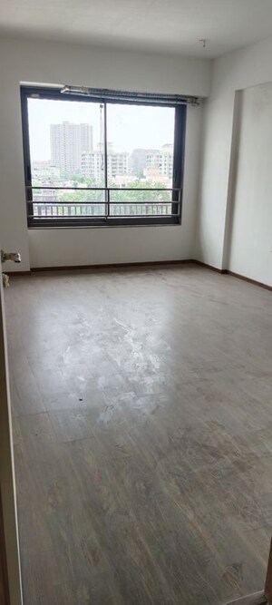Room in 4 BHK Apartment at Chavda Manali Apartments, Panjrapole – for Sale