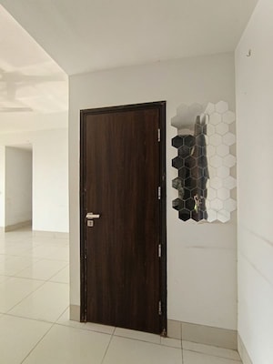Room in 3.5 BHK Apartment at M3M Escala, Sector 70a – for Rent