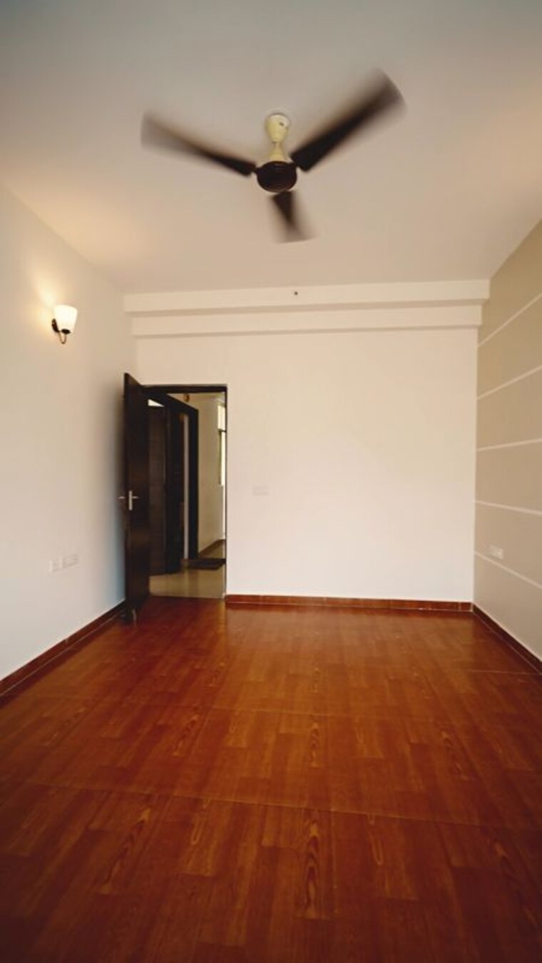 Room, kingswood-court 2.5 Bedroom 1400 Sq.Ft. Apartment In Sain Vihar Ghaziabad 10574810