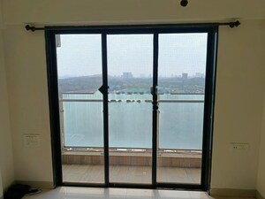 Room in 2 BHK Apartment at Hubtown Hill Crest, Andheri East – for Sale
