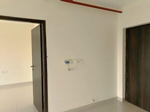 Room in 2 BHK Apartment at Hubtown Hill Crest, Andheri East – for Sale