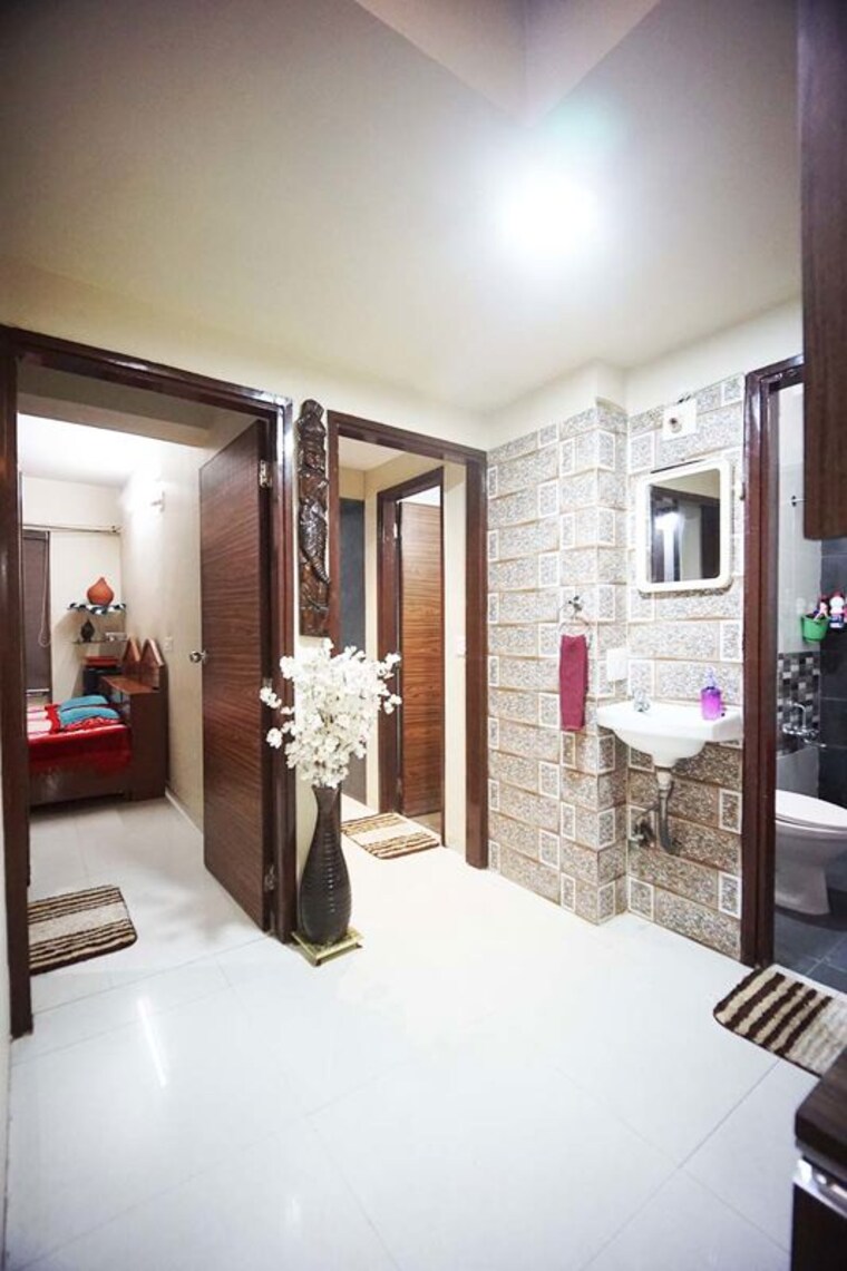 Living Room, shahibagh 3 Bedroom 265 Sq.Yd. Apartment In Shahibagh Ahmedabad 10574844