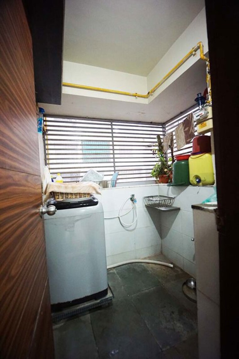 Team Area, shahibagh 3 Bedroom 265 Sq.Yd. Apartment In Shahibagh Ahmedabad 10574844