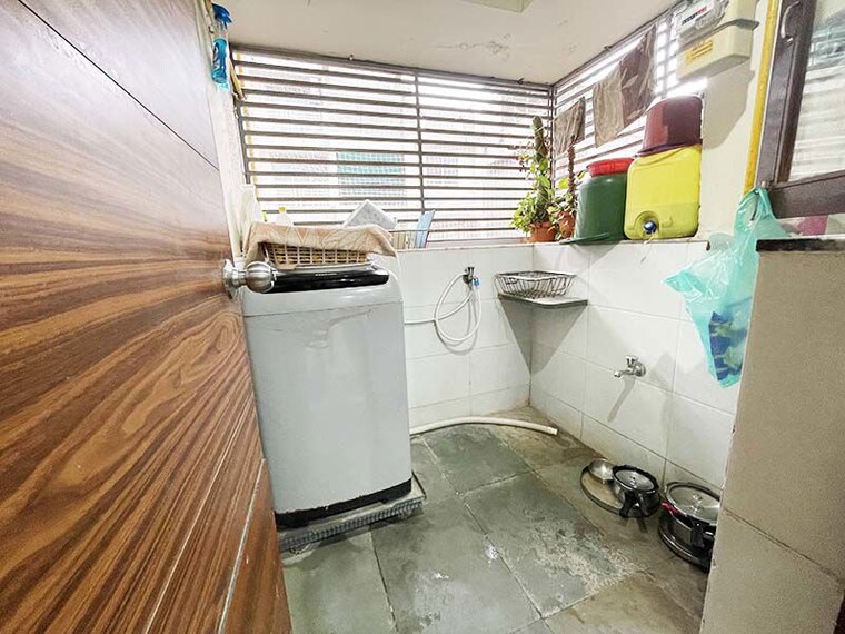Team Area, shahibagh 3 Bedroom 265 Sq.Yd. Apartment In Shahibagh Ahmedabad 10574844