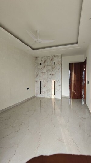 Room in 3 BHK Builder Floor at Amolik Aster Woods, Sector 98 – for Sale