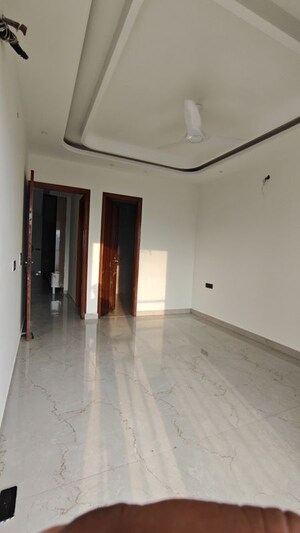Room in 3 BHK Builder Floor at Amolik Aster Woods, Sector 98 – for Sale