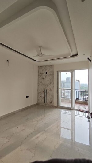 Room in 3 BHK Builder Floor at Amolik Aster Woods, Sector 98 – for Sale