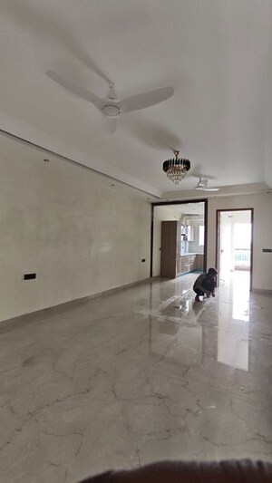 Room in 3 BHK Builder Floor at Amolik Aster Woods, Sector 98 – for Sale