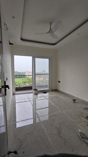 Room in 3 BHK Builder Floor at Amolik Aster Woods, Sector 98 – for Sale