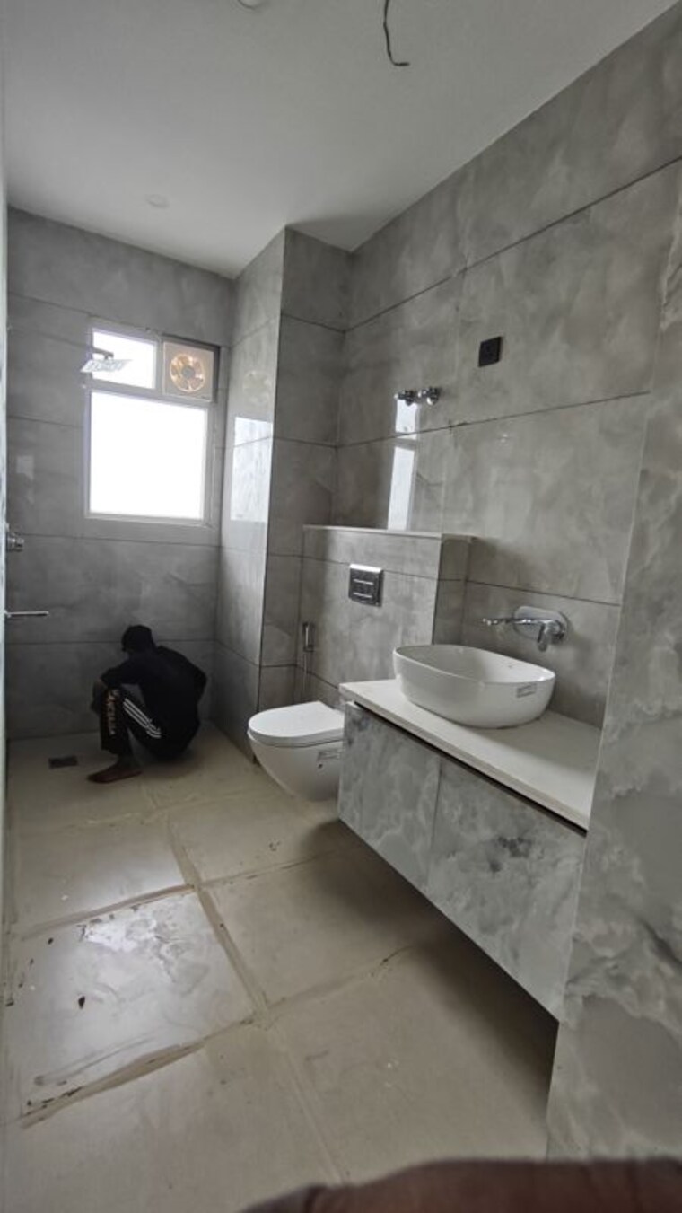 Bathroom, amolik-aster-woods 3 Bedroom 180 Sq.Yd. Builder Floor In Sector 98 Faridabad 10574826