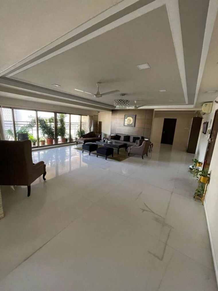  Parking, tapovan-chs 6+ Bedroom 4000 Sq.Ft. Apartment In Santacruz West Mumbai 10574845