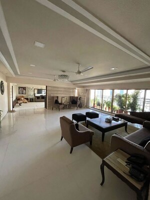 Team Area in 6+ BHK Apartment at Tapovan CHS, Santacruz West – for Sale