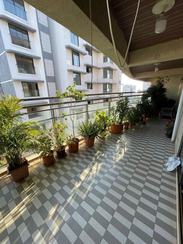 Balcony, tapovan-chs 6+ Bedroom 4000 Sq.Ft. Apartment In Santacruz West Mumbai 10574845