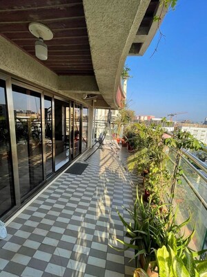 Balcony in 6+ BHK Apartment at Tapovan CHS, Santacruz West – for Sale