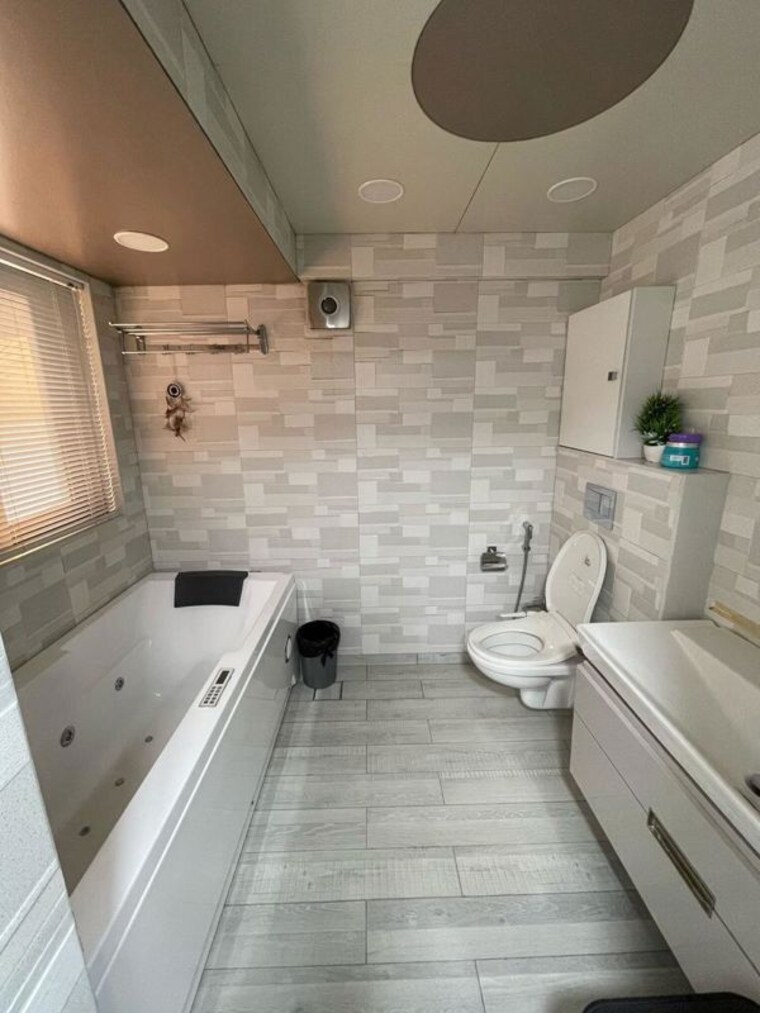 Kitchen, tapovan-chs 6+ Bedroom 4000 Sq.Ft. Apartment In Santacruz West Mumbai 10574845